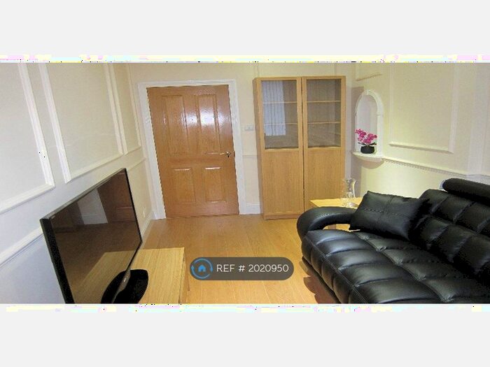 2 Bedroom Flat To Rent In Mile End, London, E3