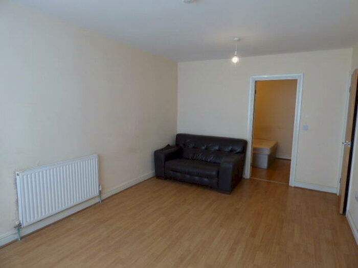 1 Bedroom Apartment To Rent In Holt Road, L7