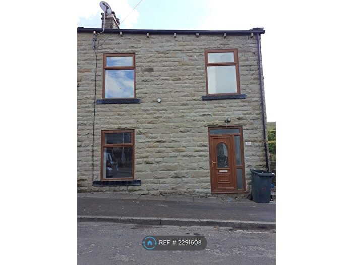 2 Bedroom End Of Terrace House To Rent In Cutler Lane, Bacup, OL13