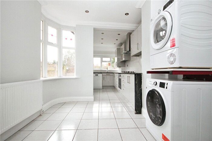 4 Bedroom End Of Terrace House To Rent In Guildersfield Road, London, SW16
