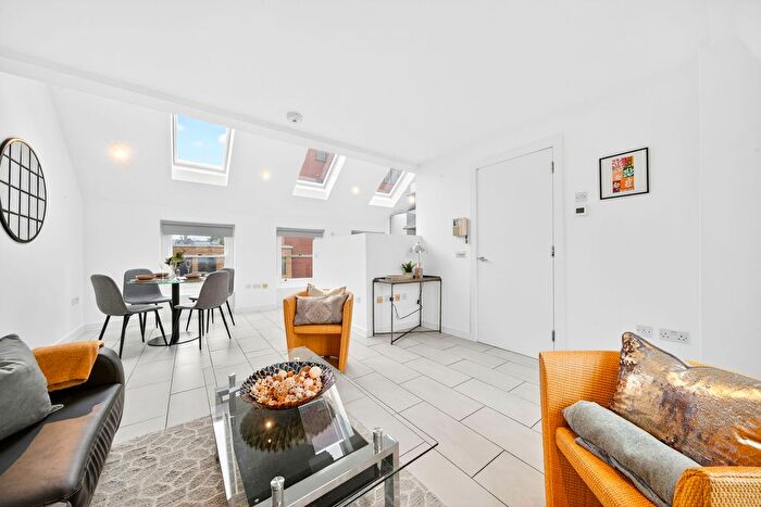 2 Bedroom Flat For Sale In Acton Street, London, WC1X