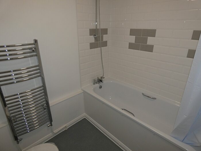 1 Bedroom Flat To Rent In Orchard, St Johns, GU21