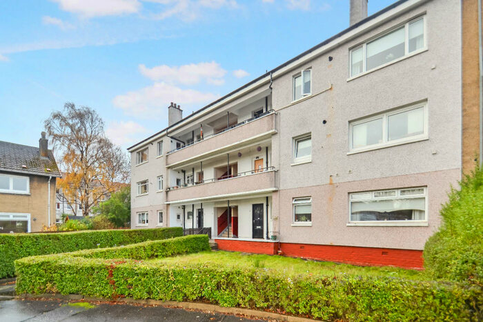 3 Bedroom Flat To Rent In Burrelton Road, Merrylee, G43