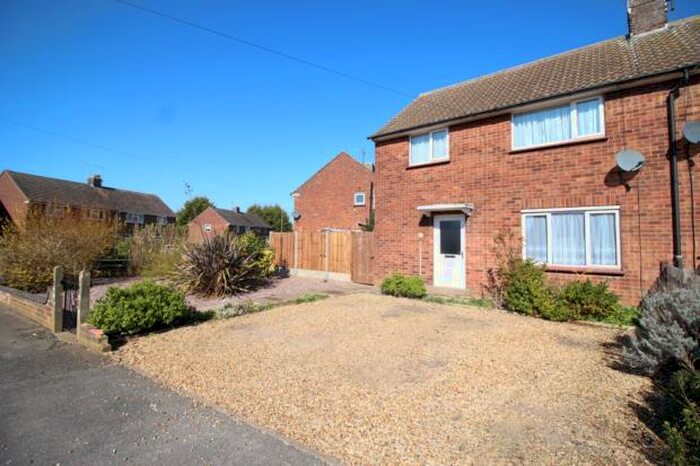 3 Bedroom Semi-Detached House To Rent In Mallery Close, Rushden, NN10