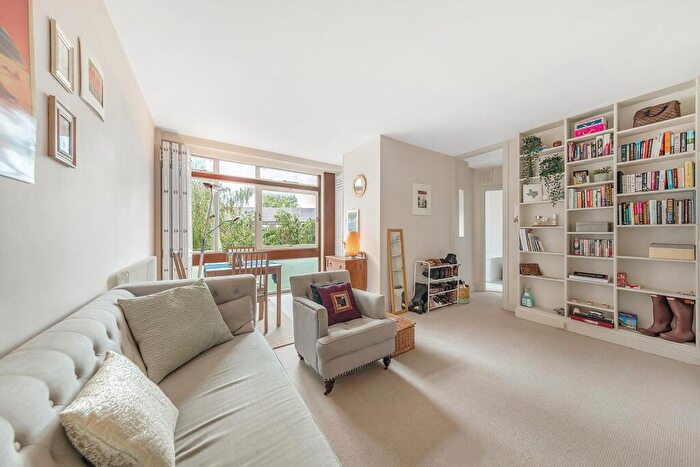 Apartment To Rent In Renfrew Road, London, Uk, SE11