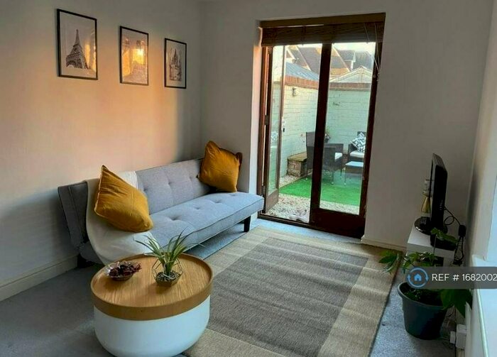 1 Bedroom Detached House To Rent In High Street, Horley, RH6