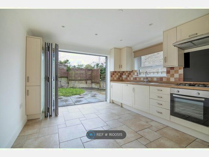 5 Bedroom Semi-Detached House To Rent In St Clairs Road, Croydon, CR0