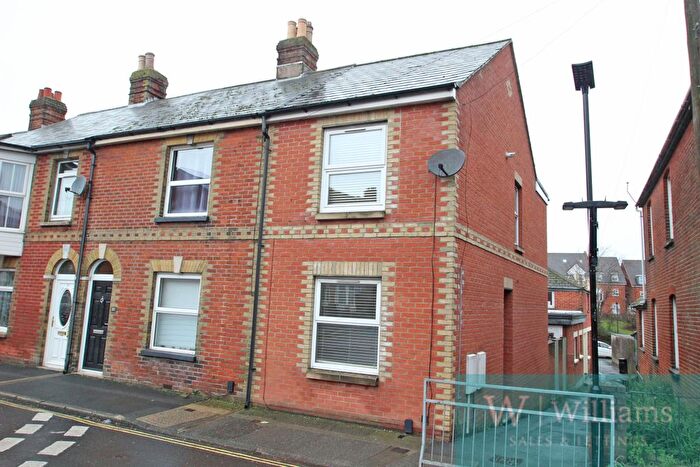 2 Bedroom End Of Terrace House For Sale In Caesars Road, Newport, PO30