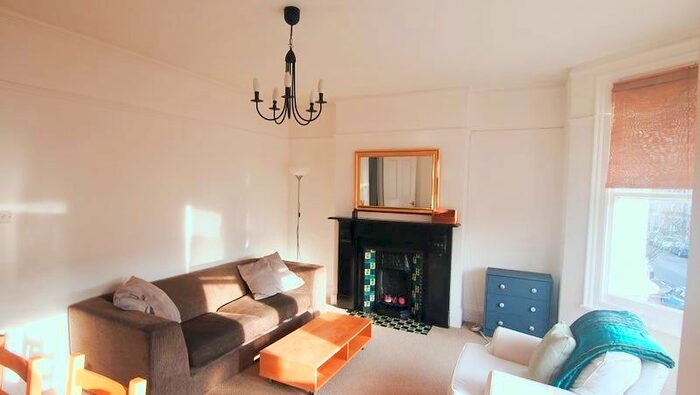 2 Bedroom Flat To Rent In Buchanan Gardens, Kensal Rise, London, NW10