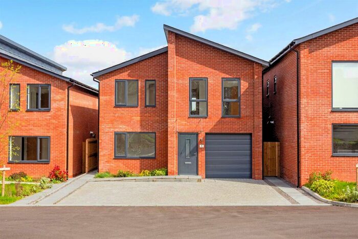 4 Bedroom Detached House For Sale In Dunstan Glen, Churchdown, GL3