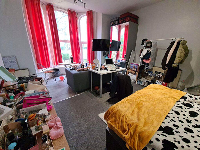 1 Bedroom House To Rent In Moorland Road, Leeds, LS6