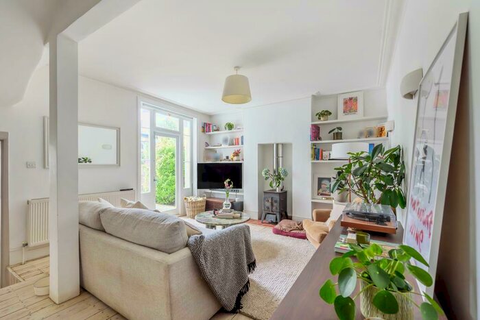2 Bedroom Apartment To Rent In Willoughby Road, Hampstead, NW3