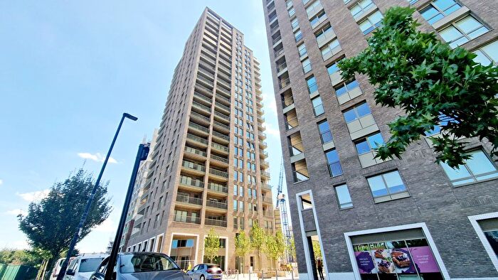 1 Bedroom Flat To Rent In Heartwood Boulevard, Acton, W3