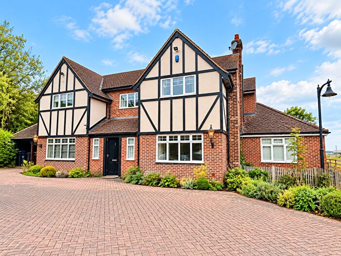 4 Bedroom Detached House To Rent In Amesbury Mead Farm, Sewardstone Road, Chingford, E4