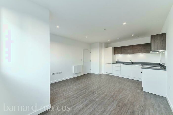 1 Bedroom Flat To Rent In High Road, N20