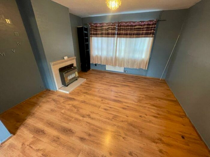 3 Bedroom End Of Terrace House To Rent In Bedroom House To Rent, Draycott Close, East Swindon, SN3