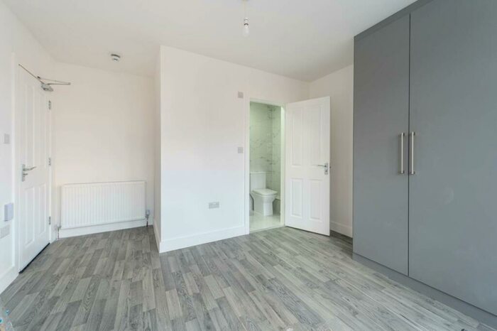 Studio To Rent In Headstone Gardens, Harrow, HA2