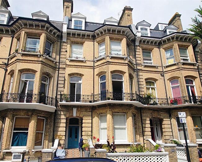 1 Bedroom Flat To Rent In First Avenue, Hove, BN3