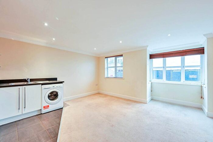 2 Bedroom Flat To Rent In Tudor Court, Knaphill, Woking, GU21