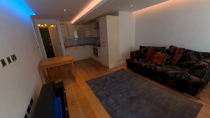 1 Bedroom Flat To Rent In Keppel Road, Manchester, M21