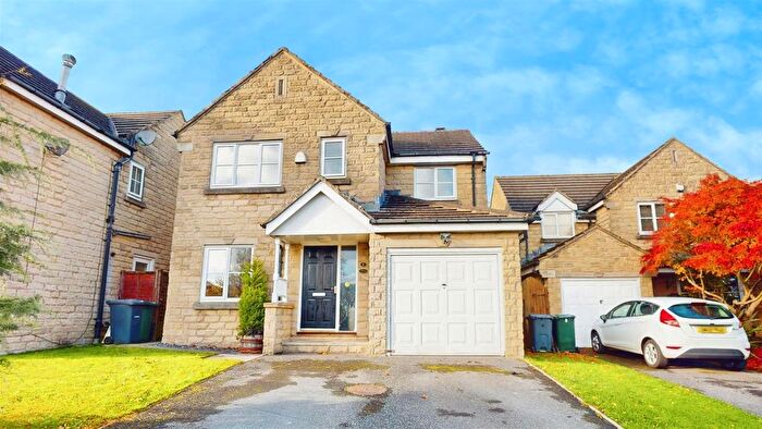 4 Bedroom Detached House For Sale In Puffin Close, Bradford, BD6