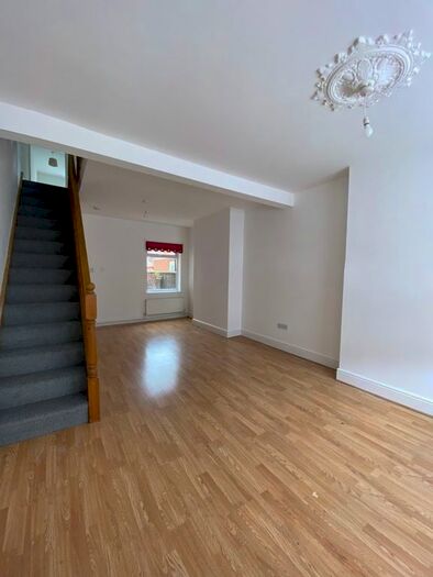 3 Bedroom Property To Rent In Convamore Road, Grimsby, DN32