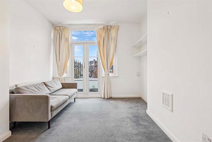 2 Bedroom Flat To Rent In Norwood Road, Tulse Hill, London, SE24