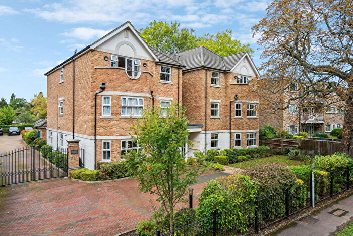 2 Bedroom Apartment For Sale In Westfield Park, Hatch End, Pinner, HA5