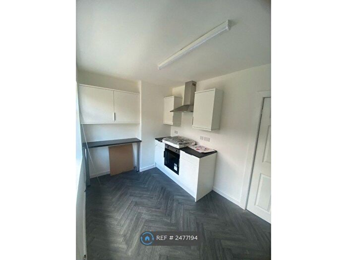 3 Bedroom Semi-Detached House To Rent In Sussex Drive, Droylsden, Manchester, M43