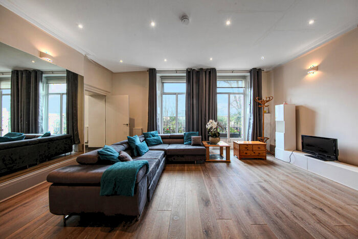 1 Bedroom Flat To Rent In - Finchley Road, St John's Wood, NW8