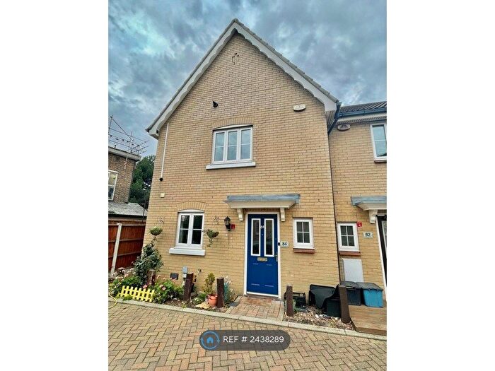 3 Bedroom Semi-Detached House To Rent In Buntingbridge Road, Ilford, IG2