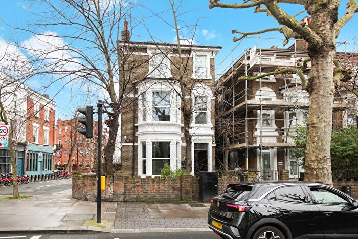2 Bedroom Flat To Rent In Blythe Road, London, W6