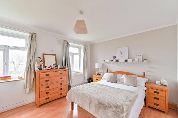 3 Bedroom Flat For Sale In Callingham House, Clapham North, London, SW4