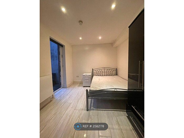 1 Bedroom Flat To Rent In Rufford Street, London, N1