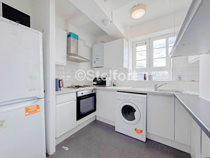 3 Bedroom Flat To Rent In Lorraine Court, Clarence Way, London, NW1