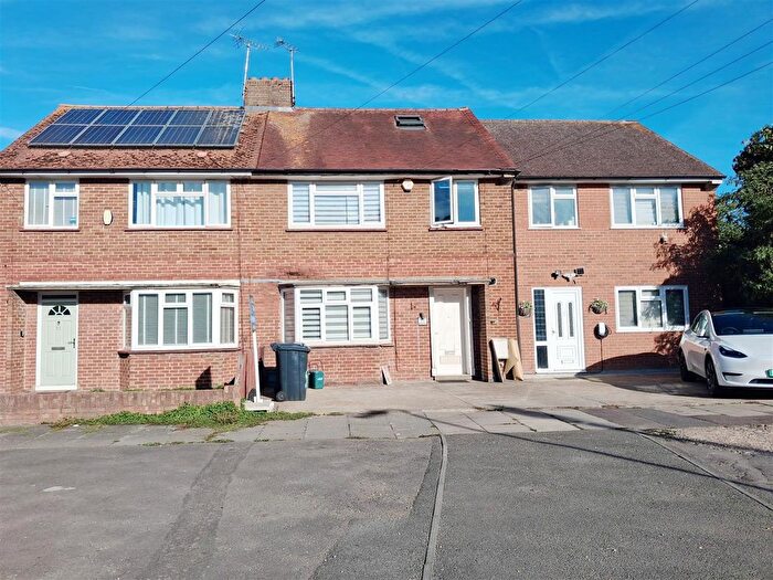4 Bedroom Terraced House For Sale In Rushdene Crescent, Northolt, UB5