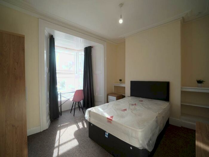 6 Bedroom House To Rent In Fron Dirion, Bangor, Gwynedd, LL57