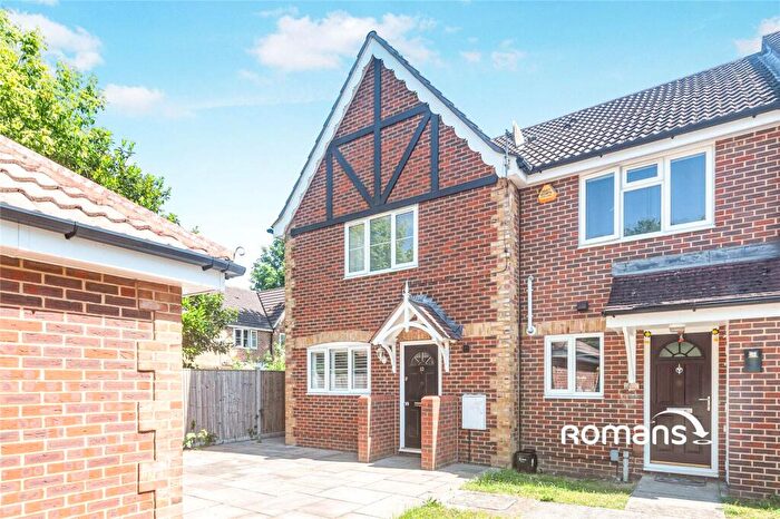 3 Bedroom Terraced House To Rent In Blackthorn Close, Earley, Reading, RG6
