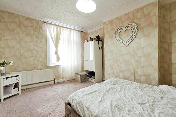 2 Bedroom Terraced House For Sale In Ashton Mount, Leeds, LS8