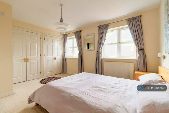 3 Bedroom Semi-Detached House To Rent In Elliotts Way, Reading, RG4