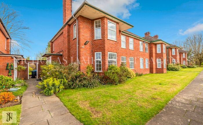 2 Bedroom Flat To Rent In Belmont Close, Cockfosters, EN4