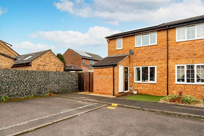 2 Bedroom End Of Terrace House For Sale In Wensum Crescent, Bicester, OX26