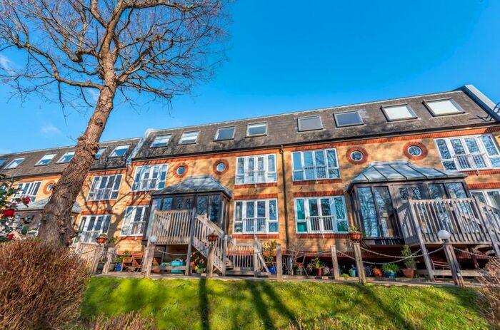 2 Bedroom Flat To Rent In The Alders West Wickham, BR4