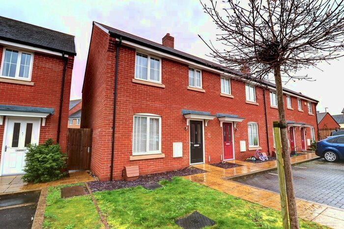 3 Bedroom End Of Terrace House To Rent In Marjorie Close, Aylesbury, HP18