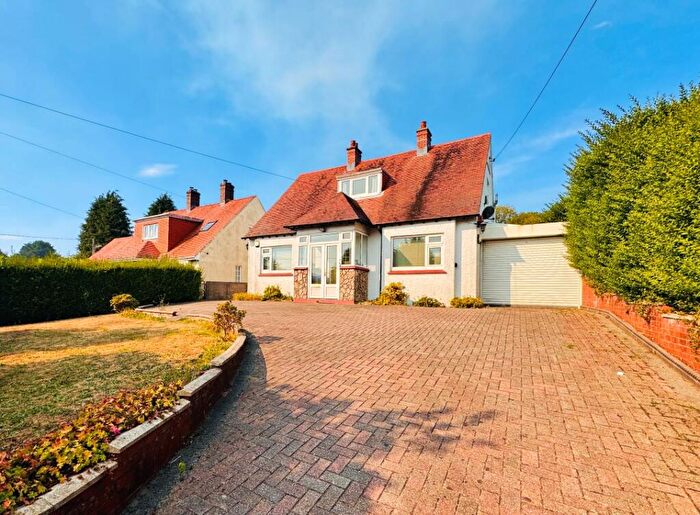 3 Bedroom Detached House For Sale In The Hawthorns, Llwydcoed Road, Aberdare, CF44