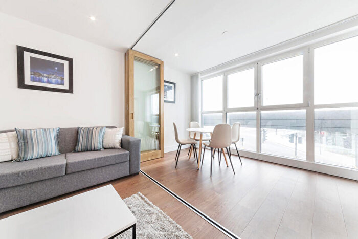 2 Bedroom Flat To Rent In Gateway Tower, Canning Town, E16