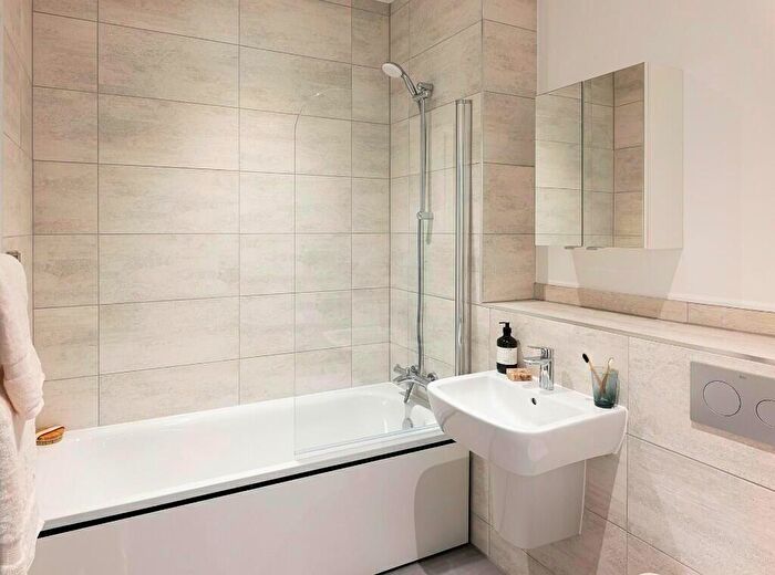 1 Bedroom Apartment To Rent In Flat, The Almere, Avebury Boulevard, Milton Keynes, Buckinghamshire, MK9