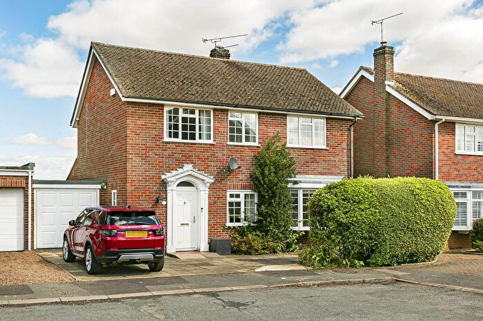 3 Bedroom Property For Sale In Priory Orchard, Flamstead, AL3