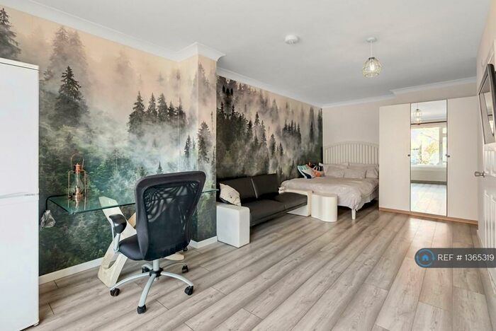 Studio To Rent In Bourne Road, Cambridge, CB4