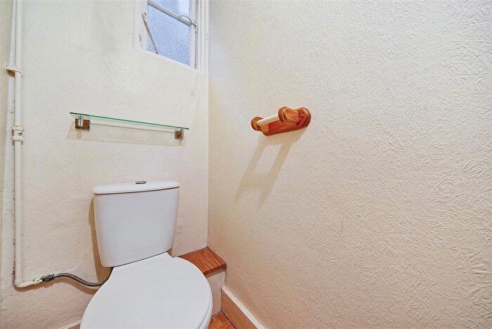 1 Bedroom Flat For Sale In Ellerton Road, Surbiton, KT6